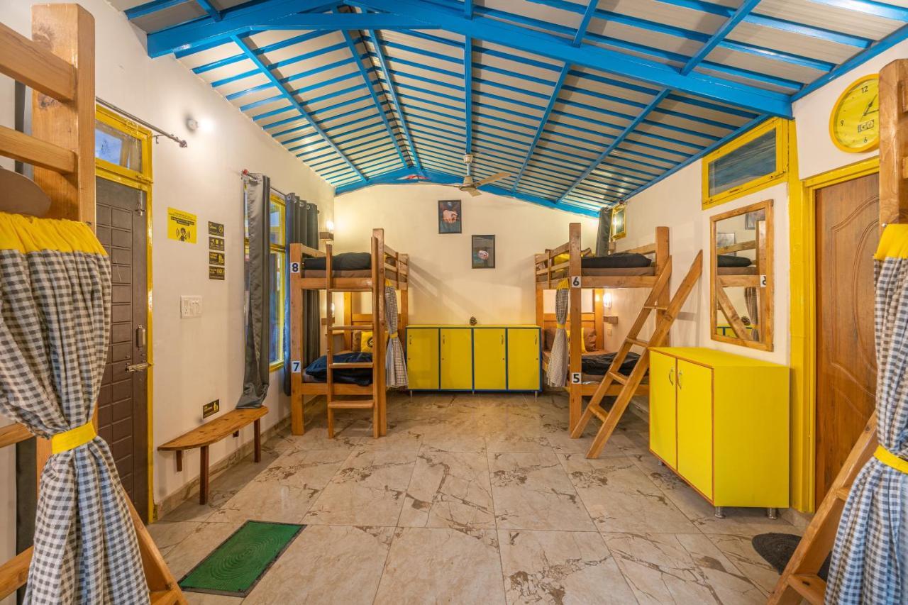 The Hosteller Mussoorie By The Streamside, Kempty Екстер'єр фото