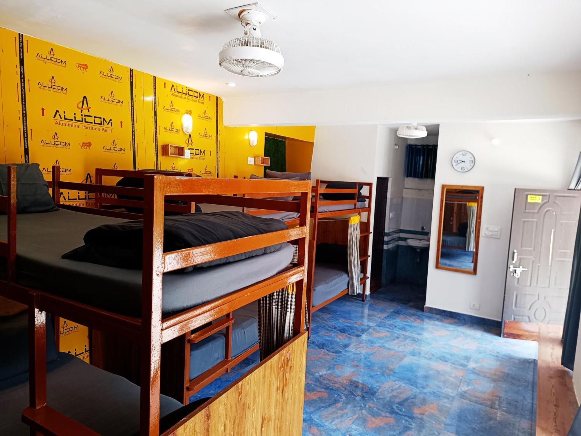 The Hosteller Mussoorie By The Streamside, Kempty Екстер'єр фото